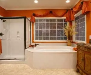 Washington Modular Home shower and jacuzzi made by Pratt Homes from Tyler, Texas