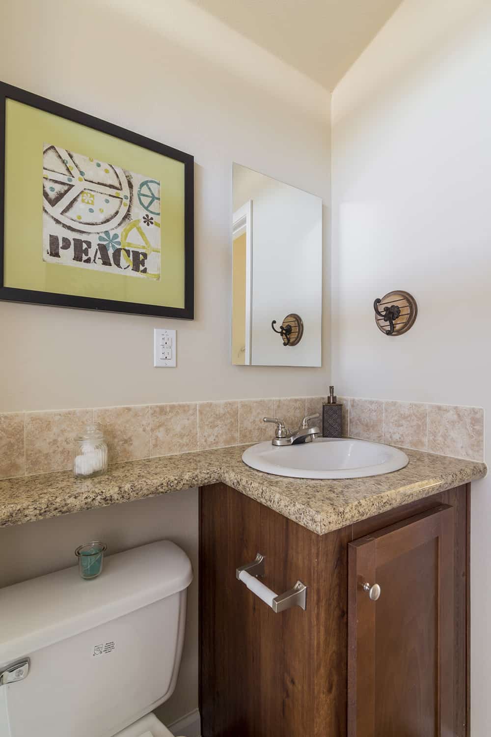 Bathroom detail from house model APH 522 made by Pratt Homes, Tyler, Texas