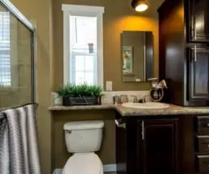 Bathroom of affordable tiny home Meadowview made by Pratt