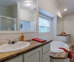Creekside Master Bathroom - Pratt Homes, Tyler, Texas