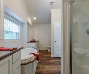 Creekside Master Bathroom - Pratt Homes, Tyler, Texas