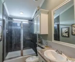 Interior of bathroom in Pratt House Mini Mansion 18